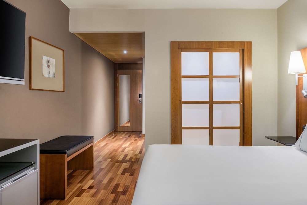 Standard Room, 2 Twin Beds thumbnail 5
