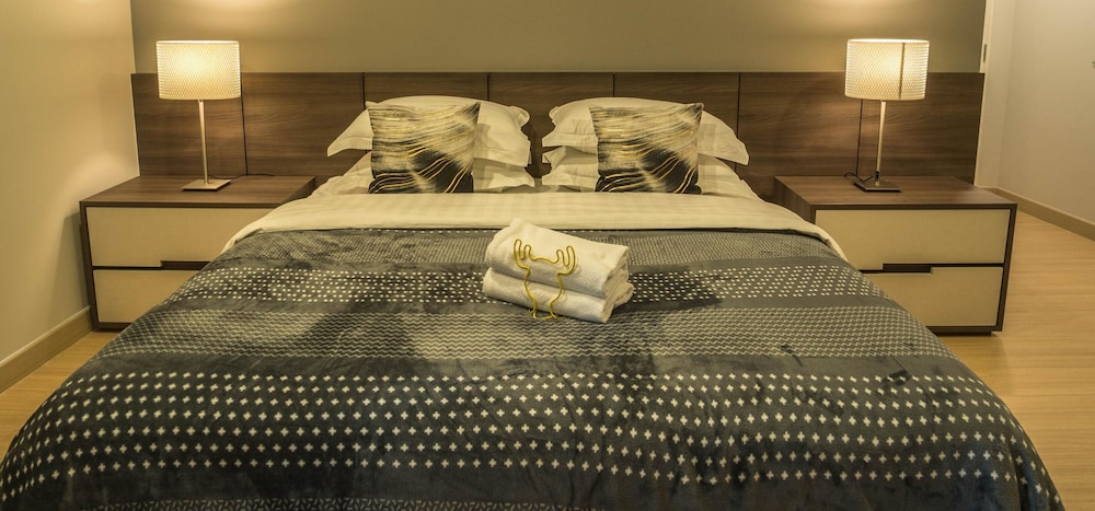 3-Bedroom Executive Suite with Balcony & Genting View