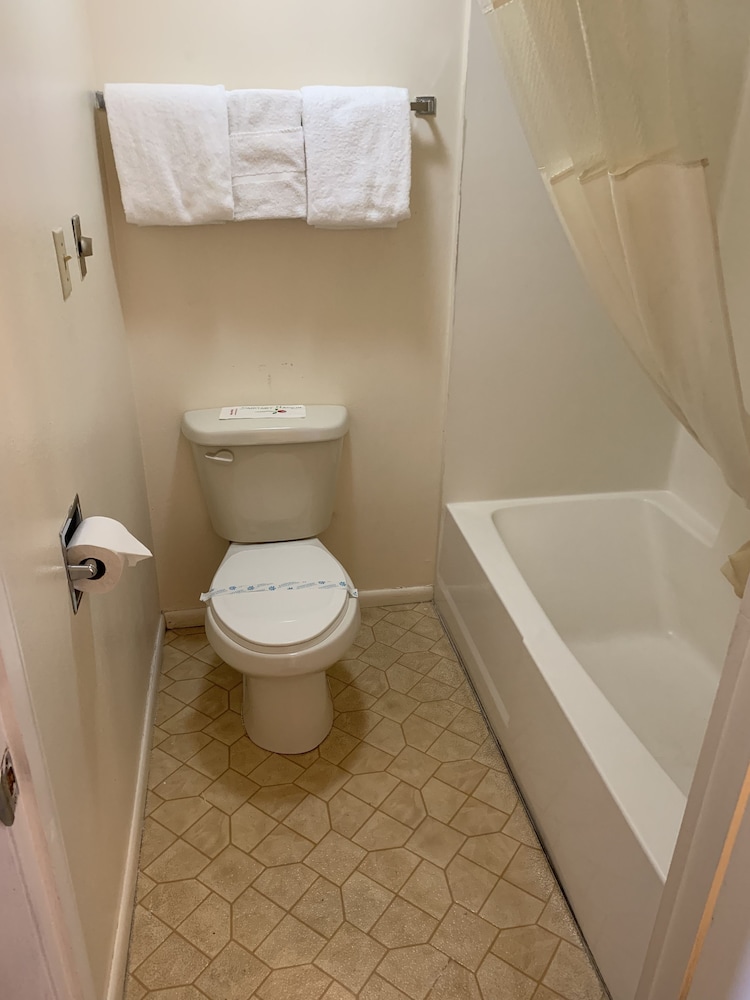 Standard Room, 1 Queen Bed - Photo 5