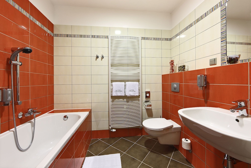Deluxe Room, Bathtub photo 2