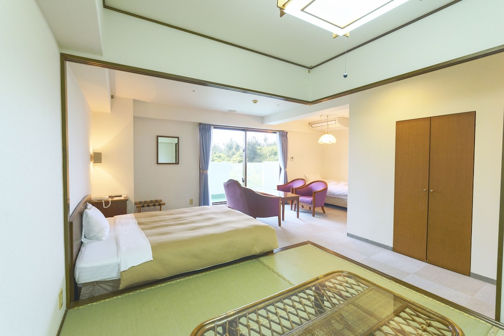 Traditional Room, Smoking (Japanese Western Style, Green View) photo 3