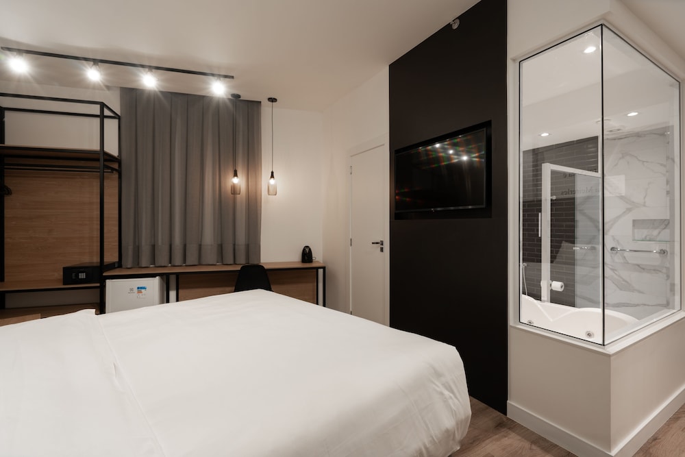 Premium Suite - Photo 1