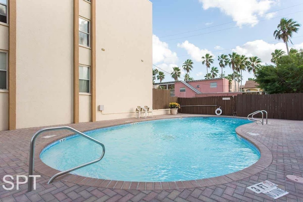 Condo, 2 Bedrooms