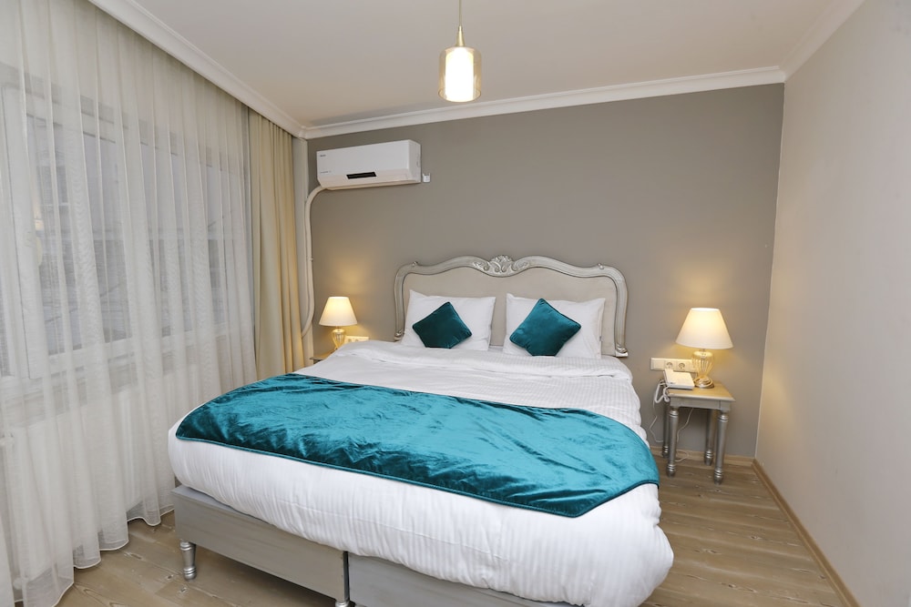 Deluxe Room, 1 Queen Bed photo 1