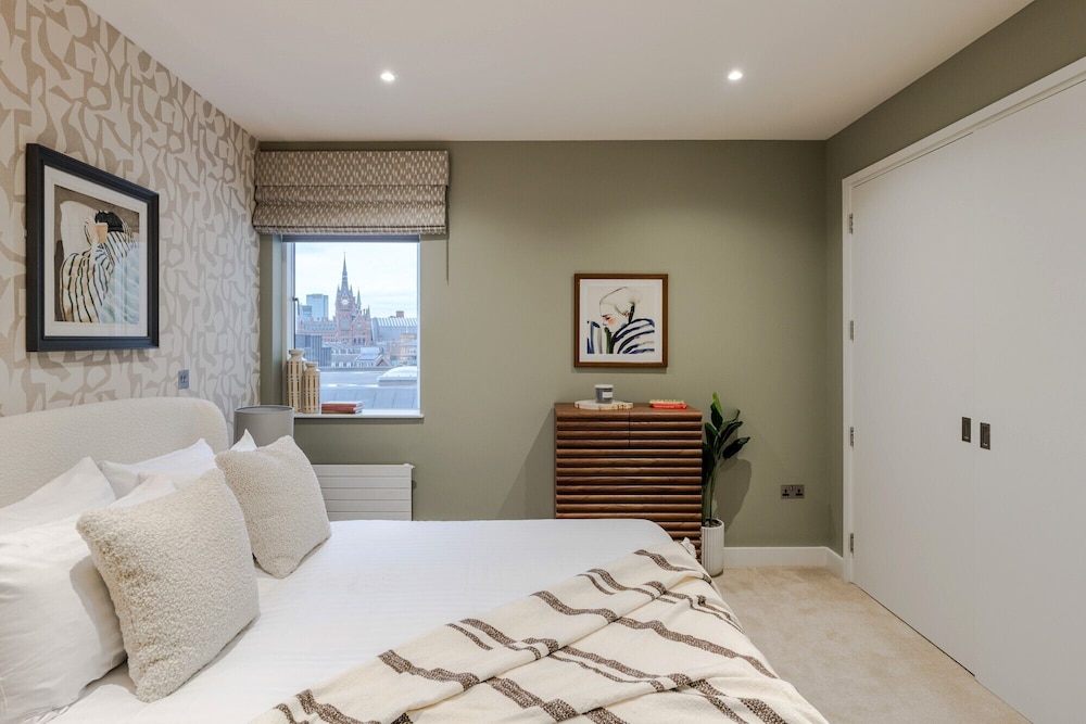 Luxury Penthouse, City View photo 2
