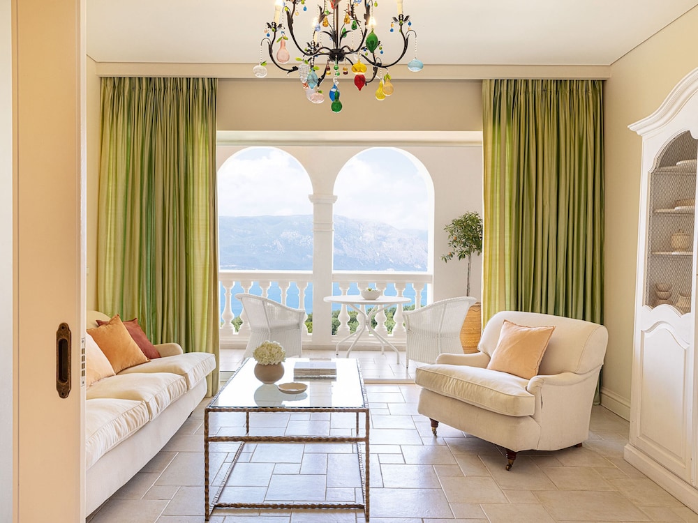 Deluxe Suite Main Building Sea View - Photo 4