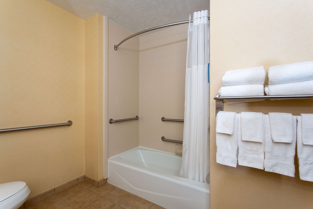 One King Bed, Accessible - Photo 3