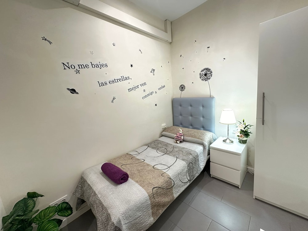 Single Room, Shared Bathroom photo 2
