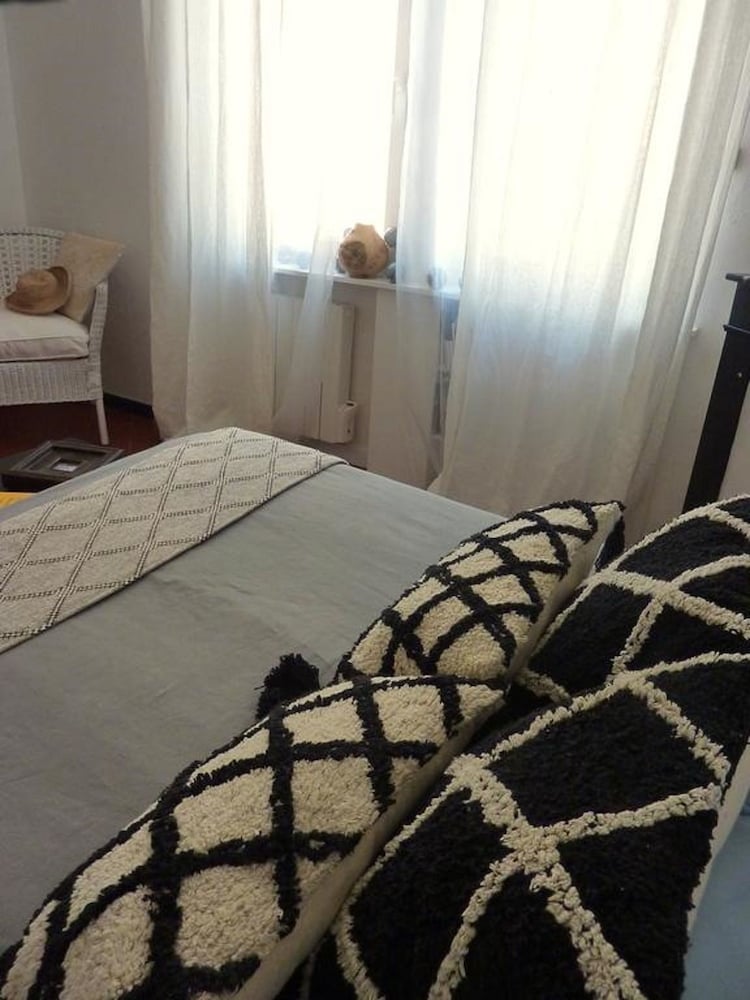 Deluxe Double Room - Photo 11