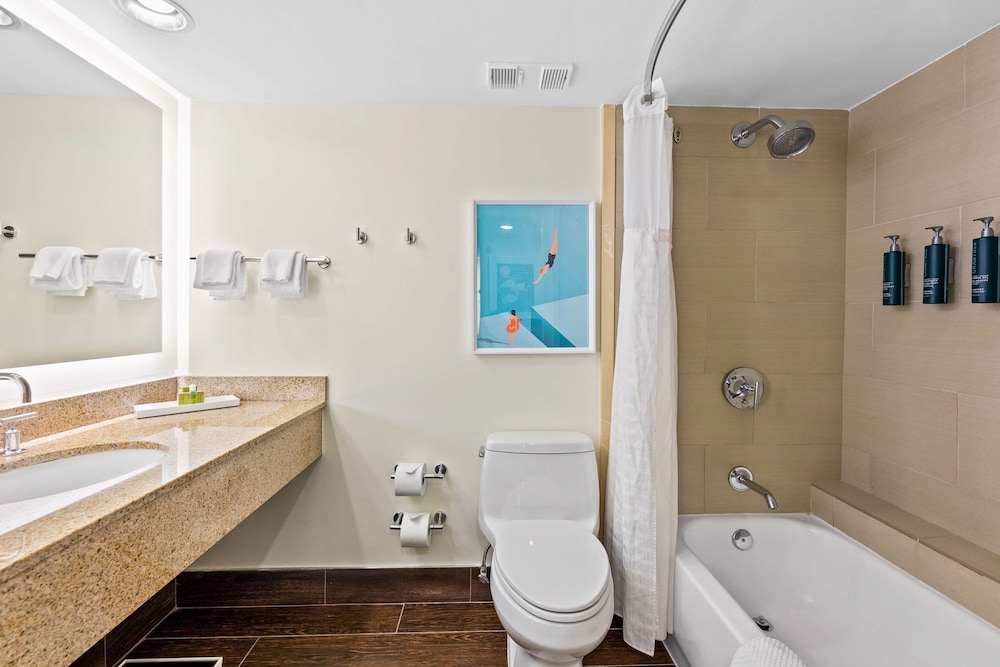 Deluxe Suite, 2 Queen Beds, Beach View - Photo 6