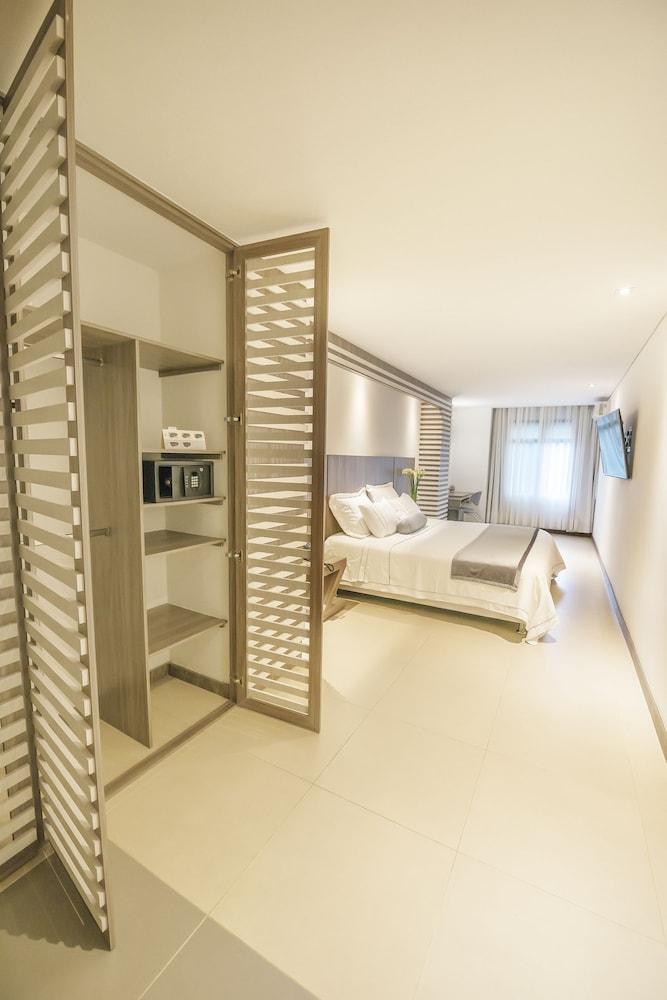 Deluxe Room - Photo 5