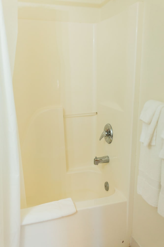 Standard Room, 2 Queen Beds - Photo 7