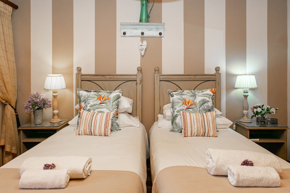 Room (2) photo 1