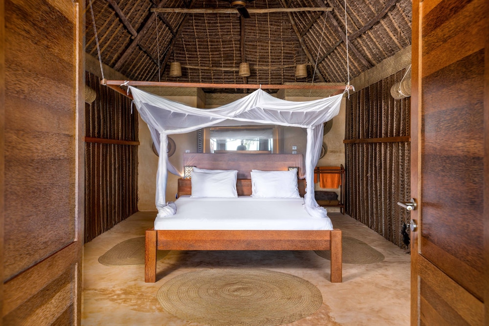 Room, 1 King Bed, Beachfront (48 m2) photo 2