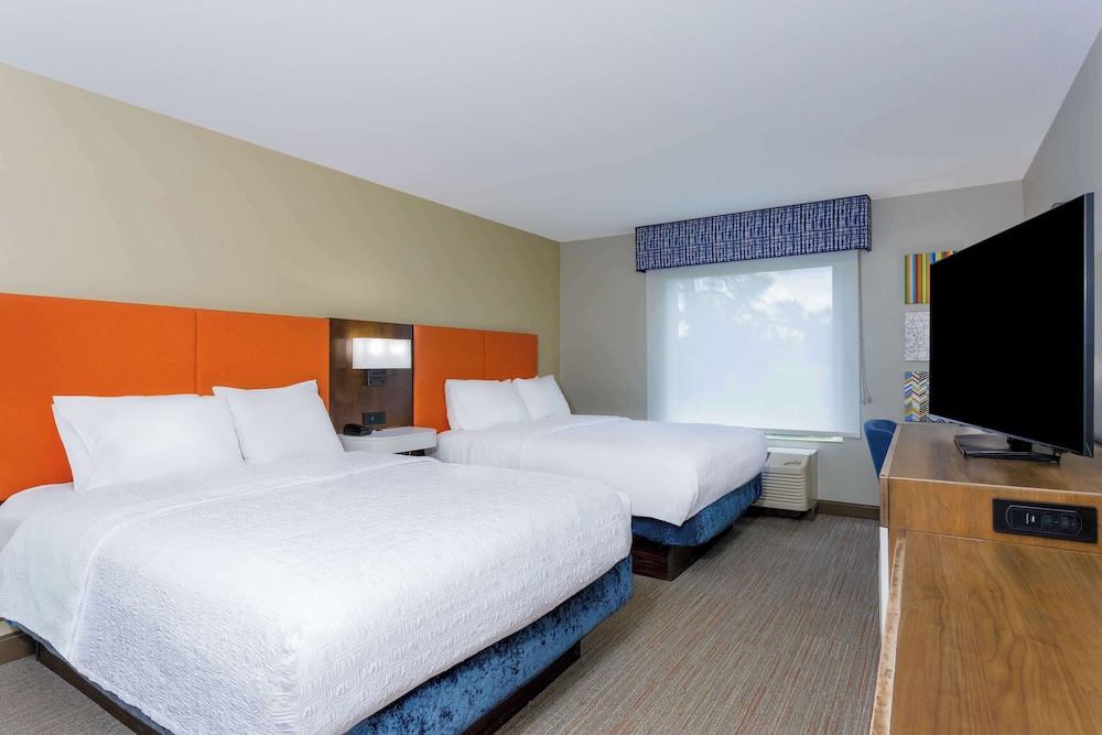 Two Queen Beds, Non-Smoking, Accessible with Roll-In Shower - Photo 3