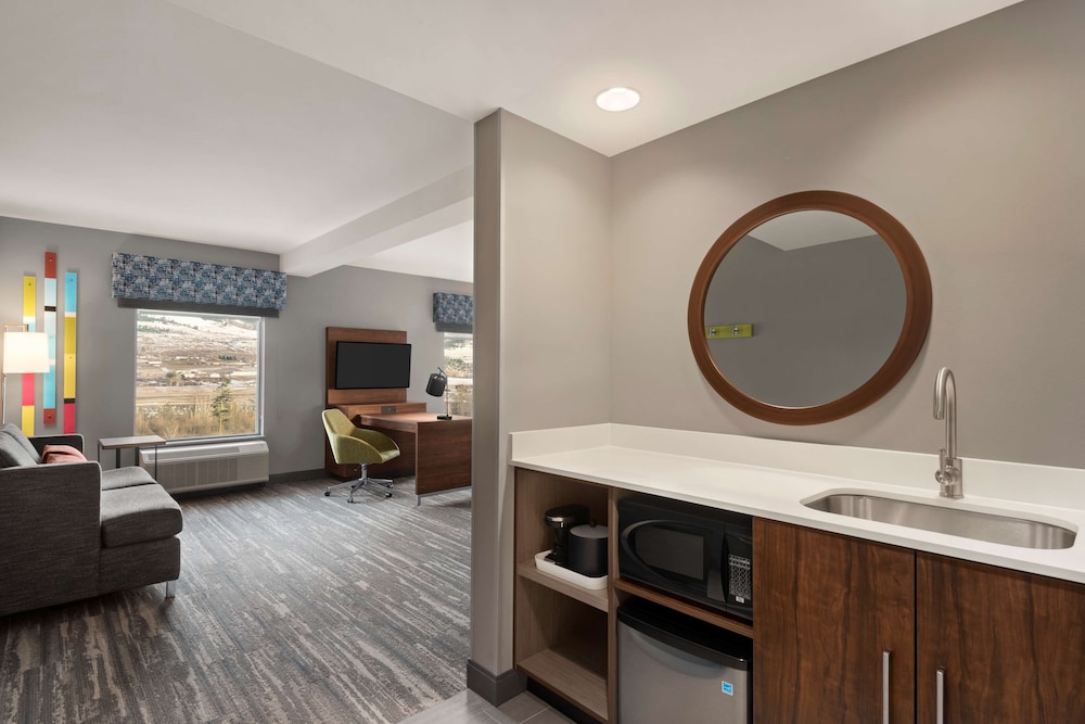 Suite, 2 Queen Beds, Accessible - Photo 3