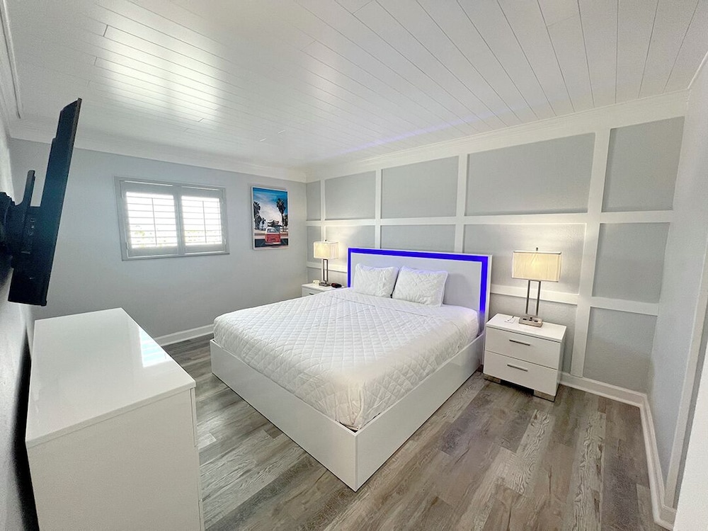 Suite with King Bed, Beachfront, Balcony