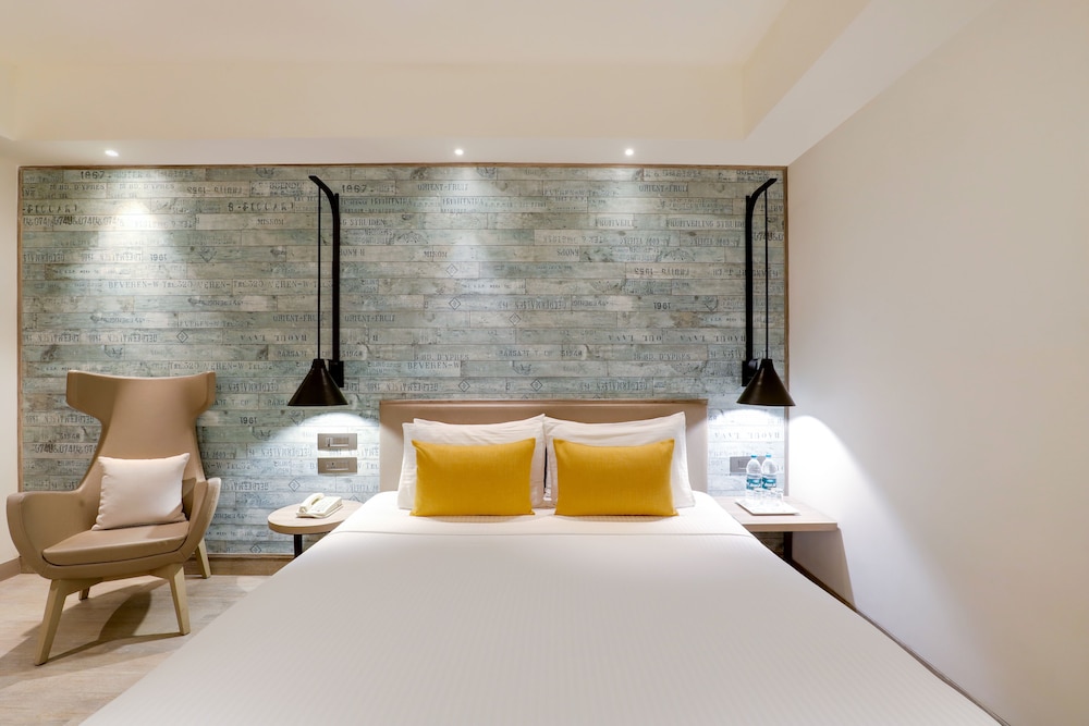 Deluxe Room - Photo 7