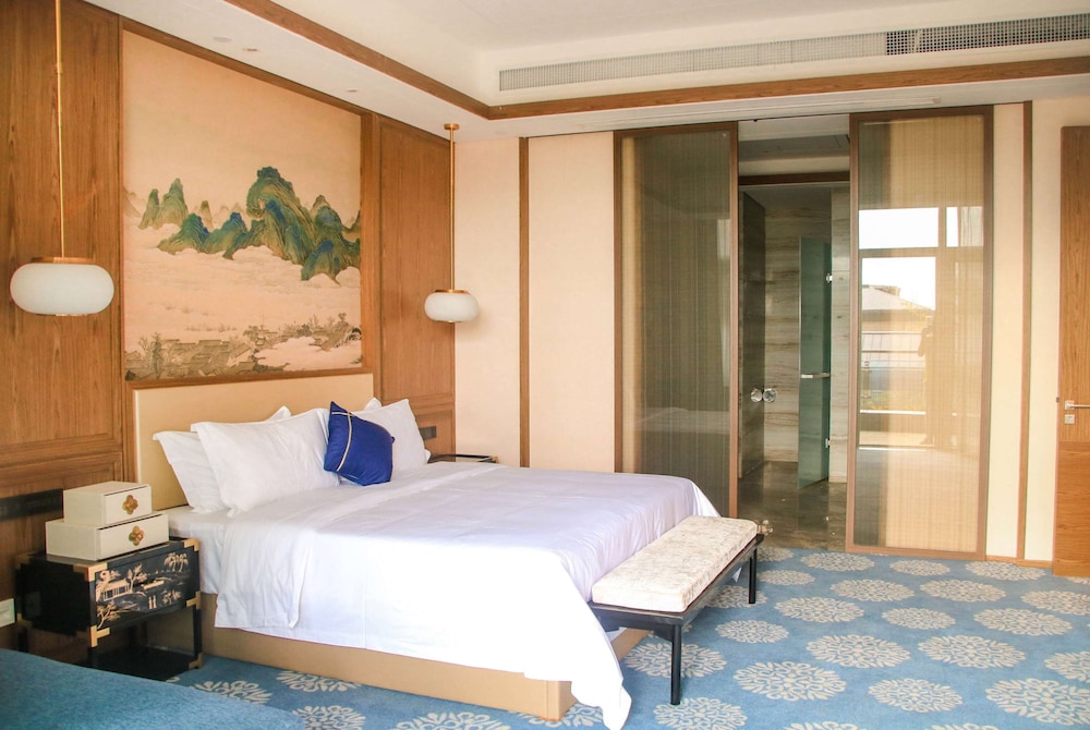 Executive Suite, Smoking
