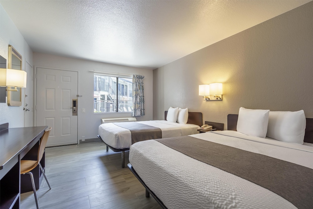Deluxe Room, 2 Double Beds, Non Smoking, Refrigerator & Microwave photo 3
