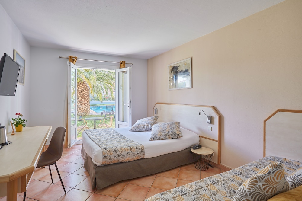 Club Triple room renovated, garden view - Photo 3