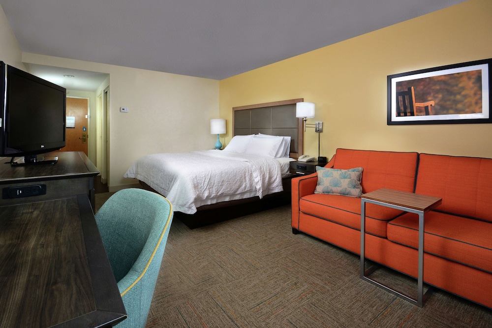 Standard Room, 1 King Bed, Non Smoking photo 1