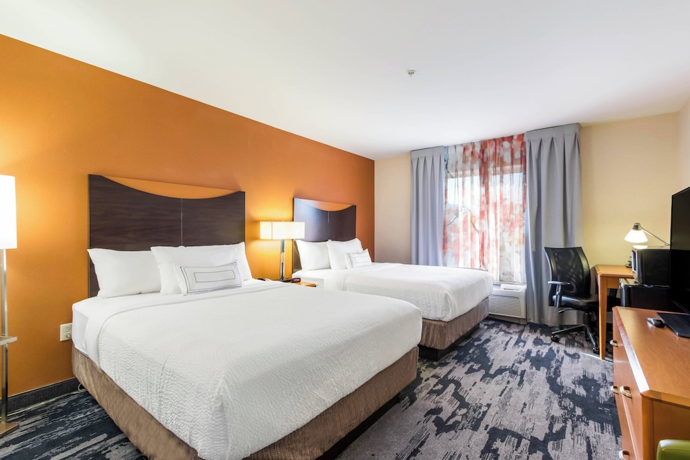 Room, 2 Queen Beds photo 1