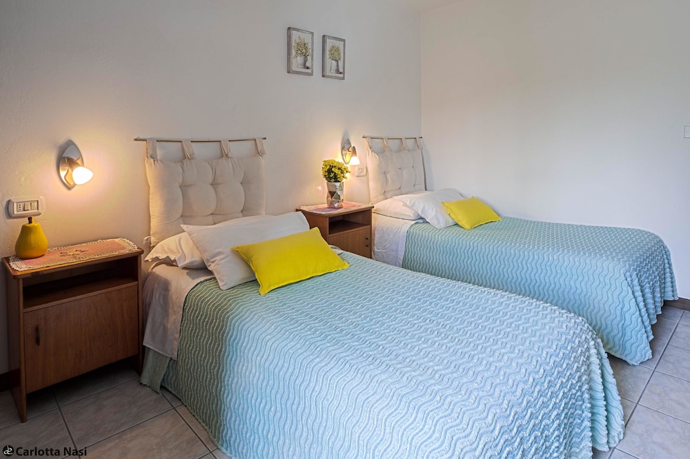 Twin Room, 2 Twin Beds, Shared Bathroom photo 1
