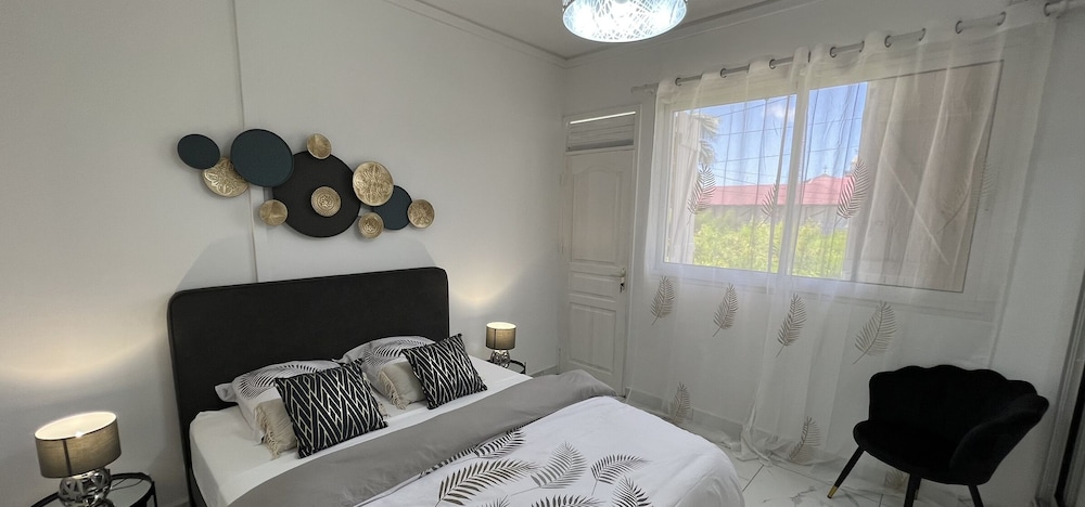 Deluxe Apartment photo 2