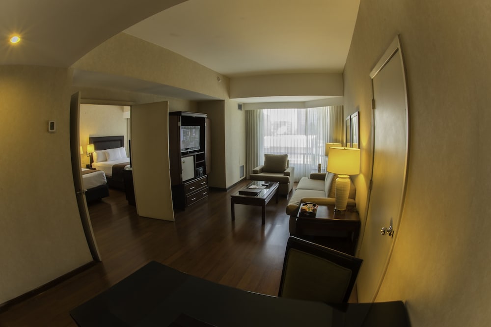 Suite, 1 King Bed, Non Smoking (VIP Floor) - Photo 5