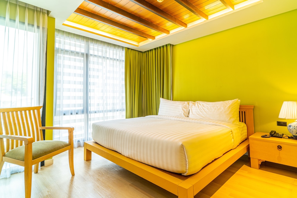 Superior Room, 1 King Bed photo 2