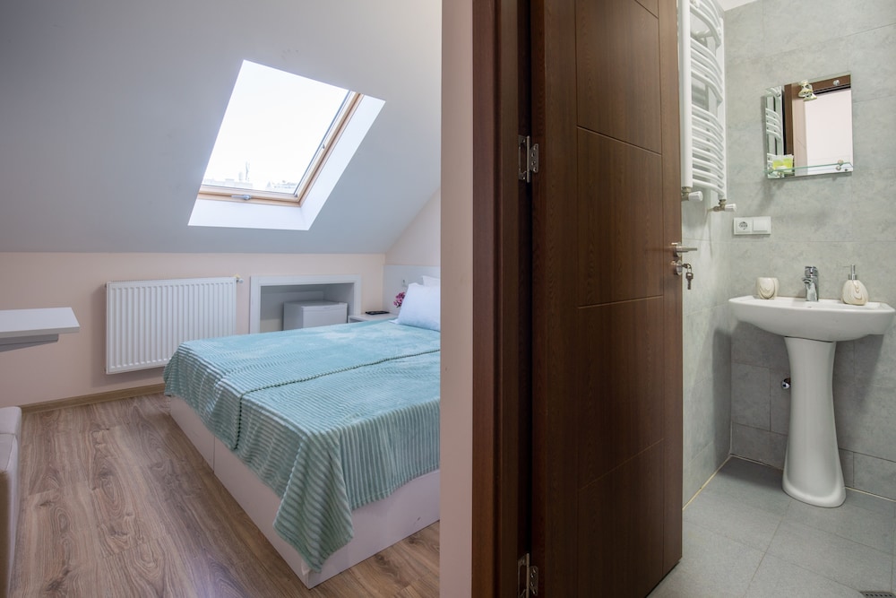 Classic Double or Twin Room photo 3