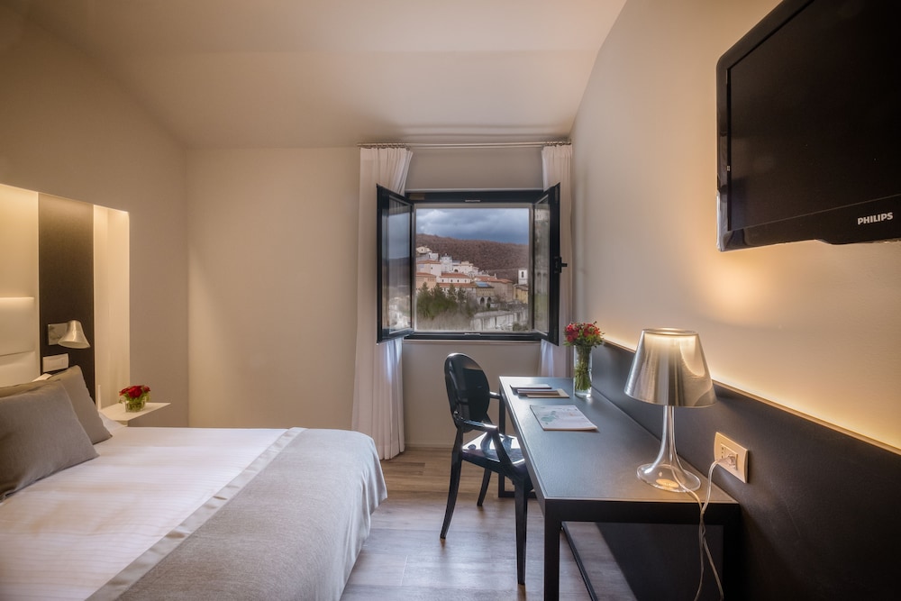 Deluxe Double or Twin Room - Photo 4