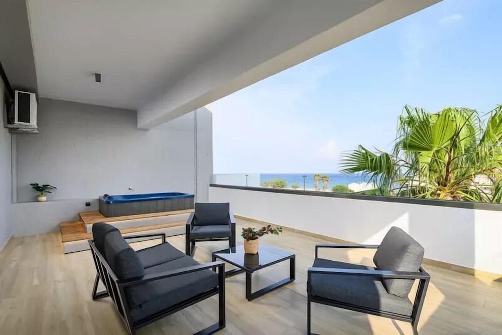 Suite Angela (Private Outdoor Jacuzzi) with Sea View