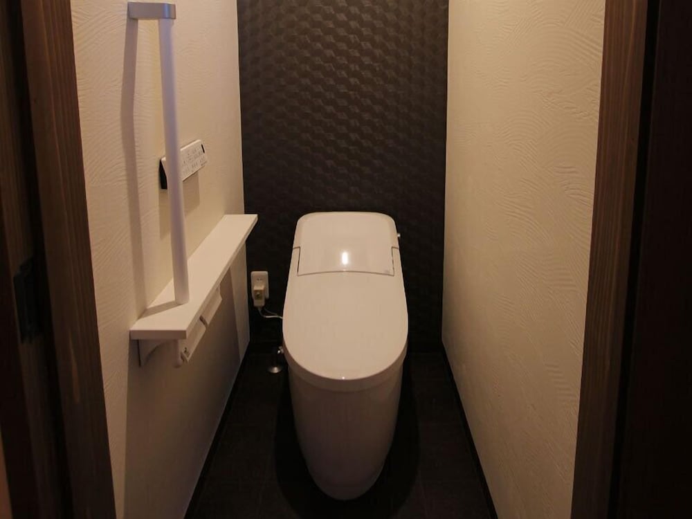 Standard Twin Room, Private Bathroom photo 3