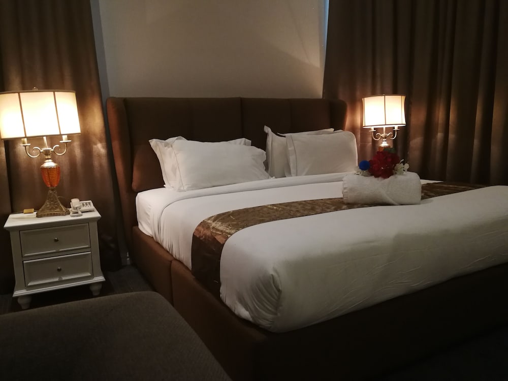 Exclusive Room, 1 King Bed, Balcony, Mountain View photo 2