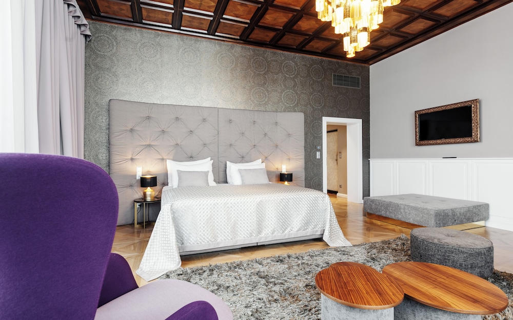 Suite - Photo 5