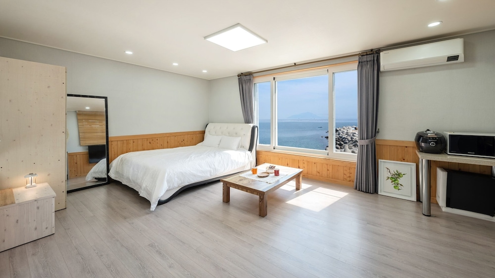 Basic Room, 1 Bedroom (Apt. 202, Building B)