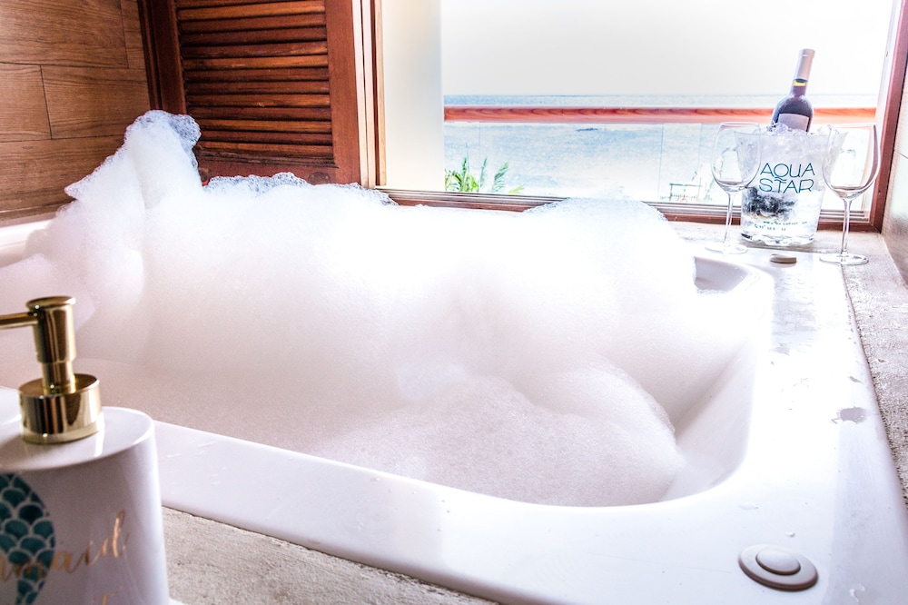 Premium Room, 1 Bedroom, Bathtub, Oceanfront