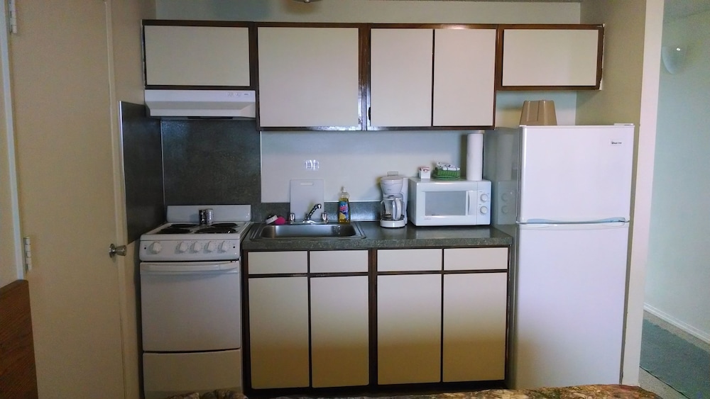 (B) Standard Room, 2 Queen Beds, Ground Floor (Pet Friendly) photo 2