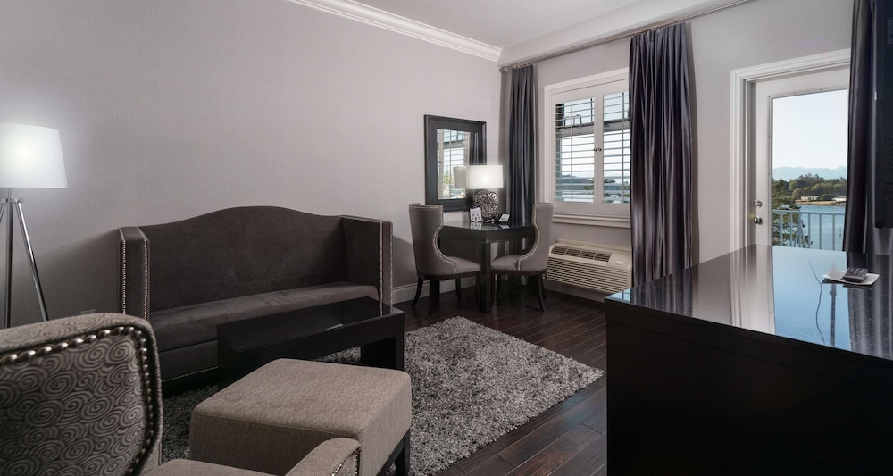 Suite, 1 King Bed, Non Smoking (Separate Living Room;with Sofabed) - Photo 2