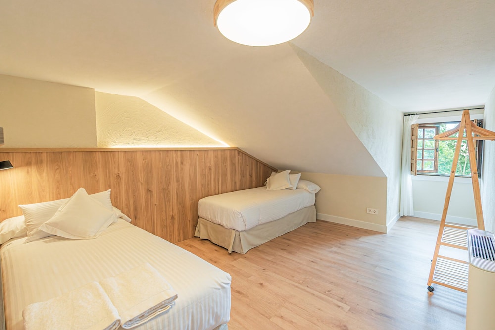 Deluxe Quadruple Room, City View photo 3