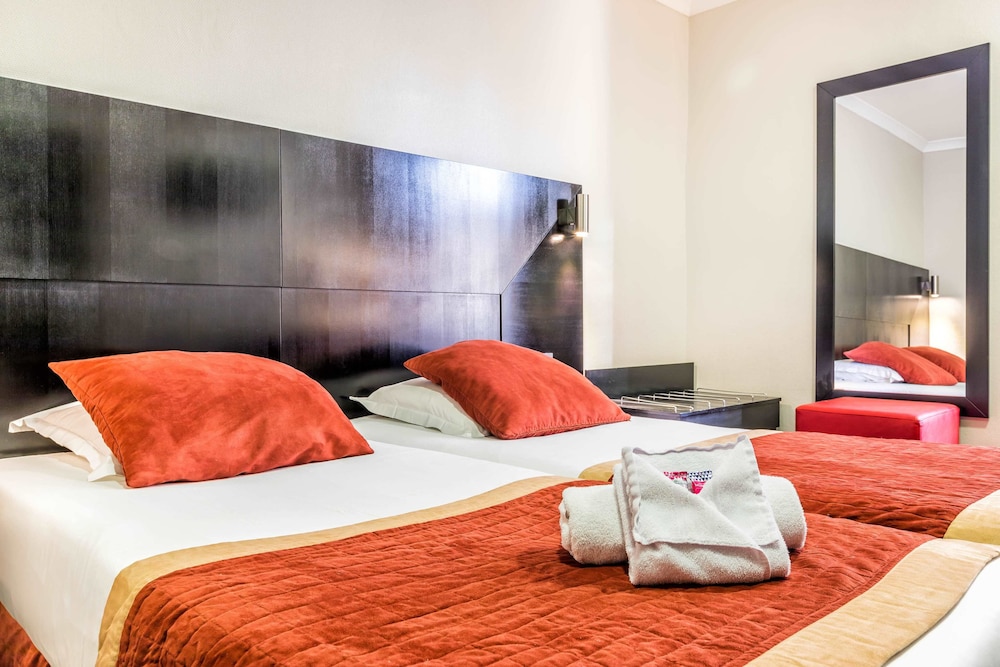Standard Double or Twin Room - Photo 7