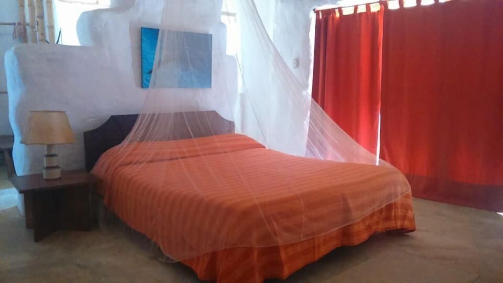 Bungalows Beach Views - 4 Queen Beds photo 3