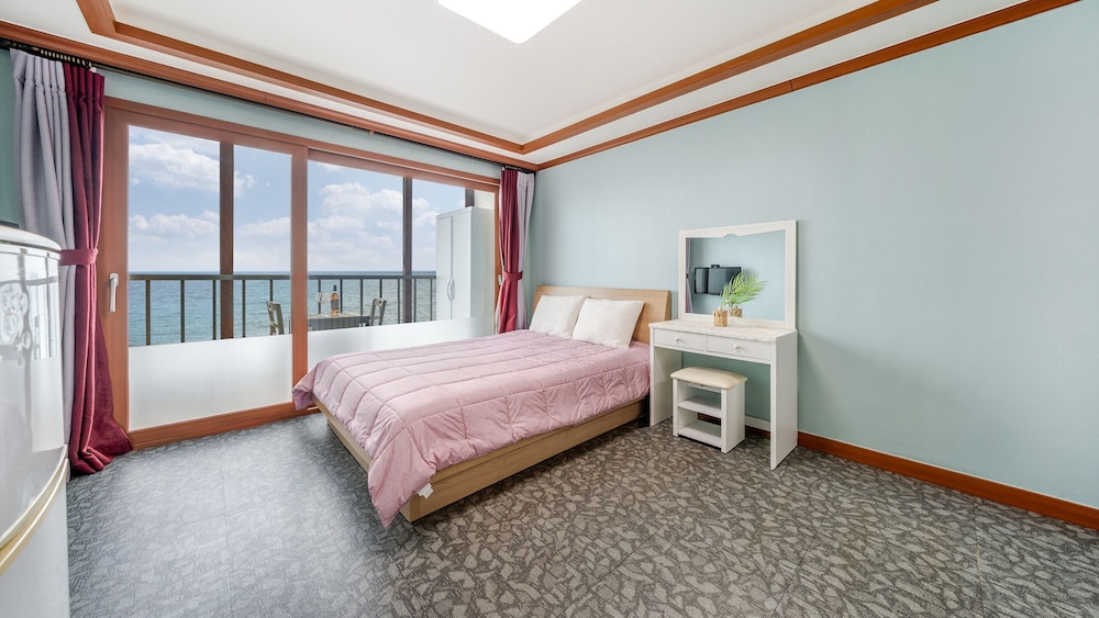 Basic Room, 1 Bedroom (Room 402 Pension(Ocean View/BBQ)) photo 2