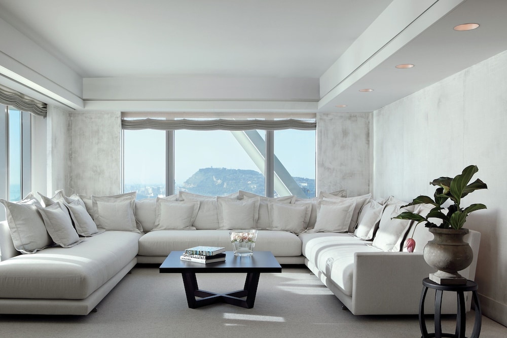 Club Suite, 1 Bedroom (Arts)