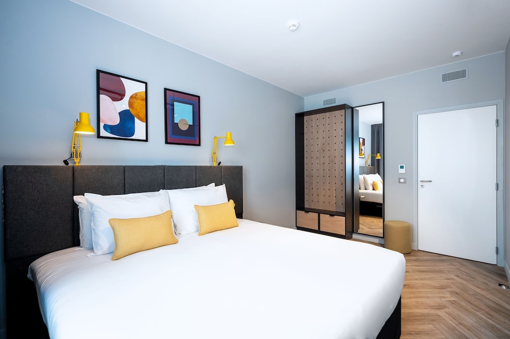 One Bedroom Apartment - Photo 9