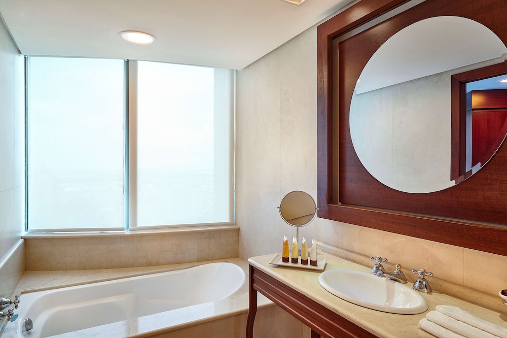 Suite, 1 Bedroom - Photo 3