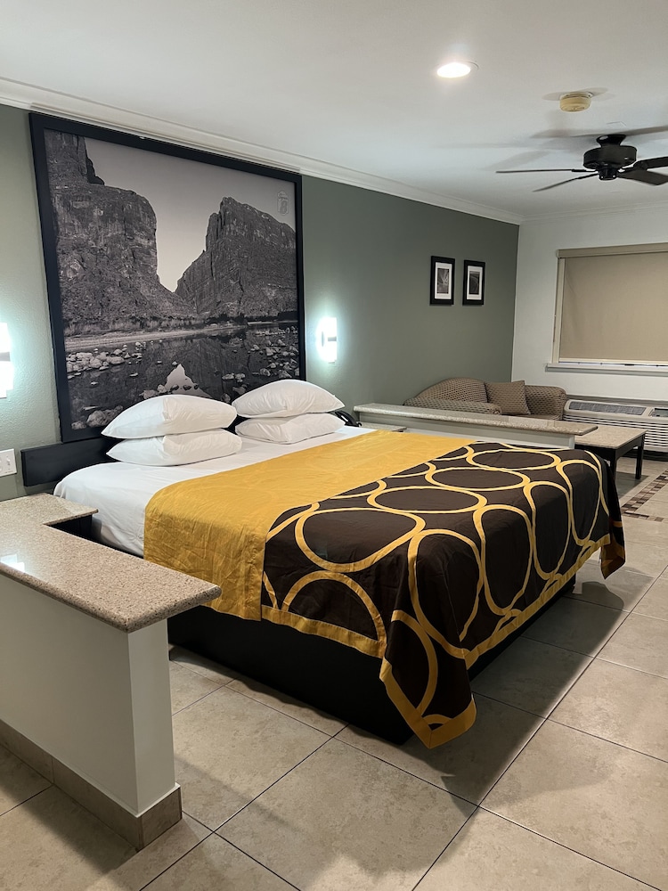 Suite, 1 King Bed, Non Smoking - Photo 8