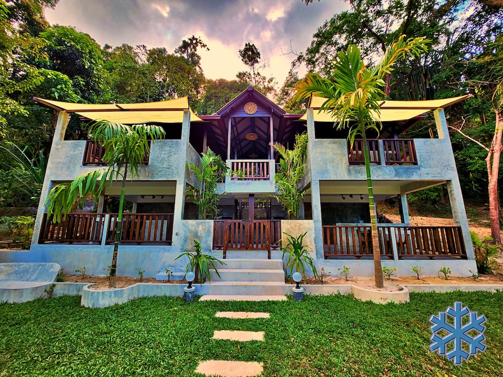 Deluxe Villa photo 2